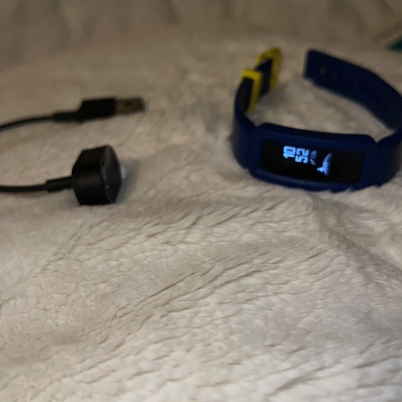 Fitbit Ace 2 band for Kids 6+ One size with Accessories - Picture 11 of 12